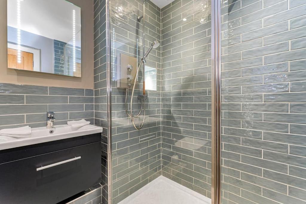 Boutique Modern Royal Mile Apartment Sleeps 4 Edinburgh Ngoại thất bức ảnh