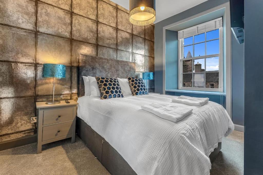 Boutique Modern Royal Mile Apartment Sleeps 4 Edinburgh Ngoại thất bức ảnh
