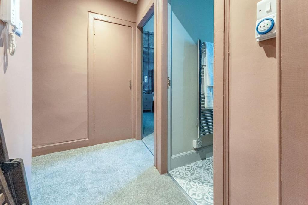 Boutique Modern Royal Mile Apartment Sleeps 4 Edinburgh Ngoại thất bức ảnh