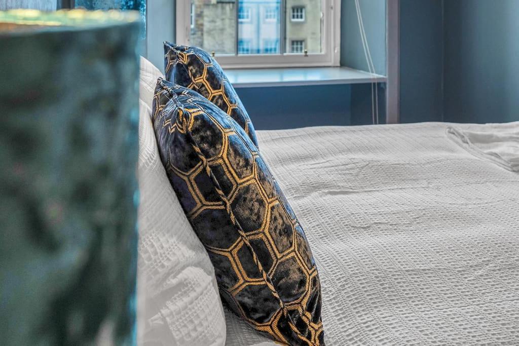 Boutique Modern Royal Mile Apartment Sleeps 4 Edinburgh Ngoại thất bức ảnh