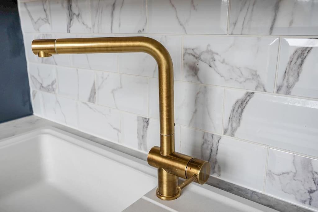 Boutique Modern Royal Mile Apartment Sleeps 4 Edinburgh Ngoại thất bức ảnh